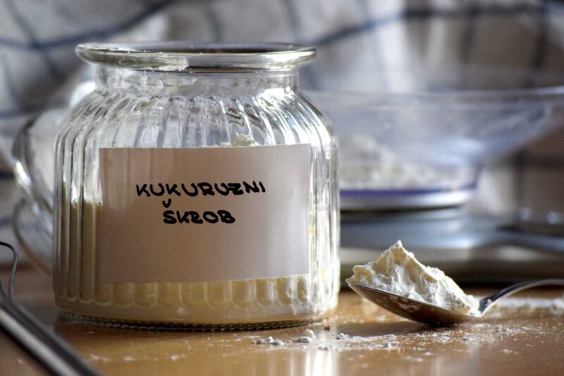 Kukuruzni skrob kao prirodno sredstvo za čišćenje tepiha