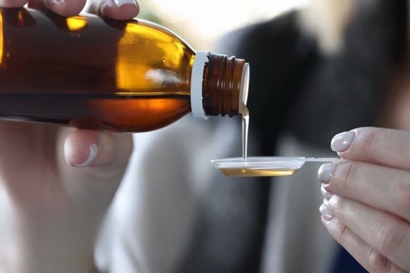 Doziranje Prospan sirupa kašikom za primenu kod dece